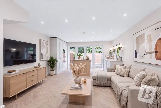 Highview Gardens, Upminster, RM14, photo 1