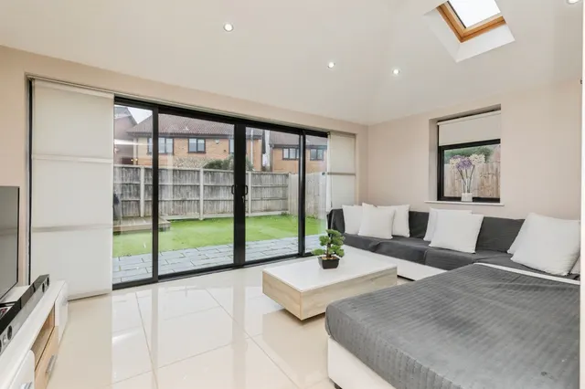 Lavender Close, Thornbury, BS35, photo 3