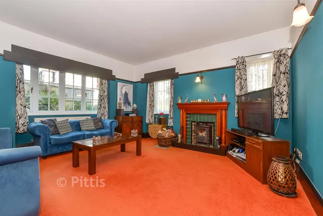 St. John's Road, Sandown, PO36, photo 2