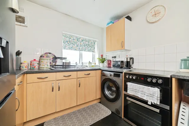Pankhurst Crescent, Chells, SG2, photo 2