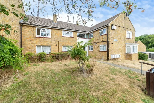 Pankhurst Crescent, Chells, SG2, photo 1