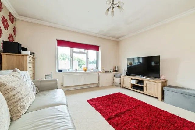 Pankhurst Crescent, Chells, SG2, photo 3