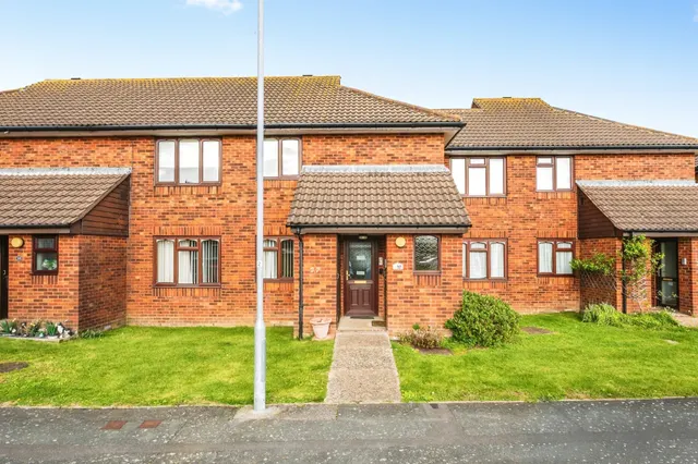 Swanley Close, Eastbourne, photo 1
