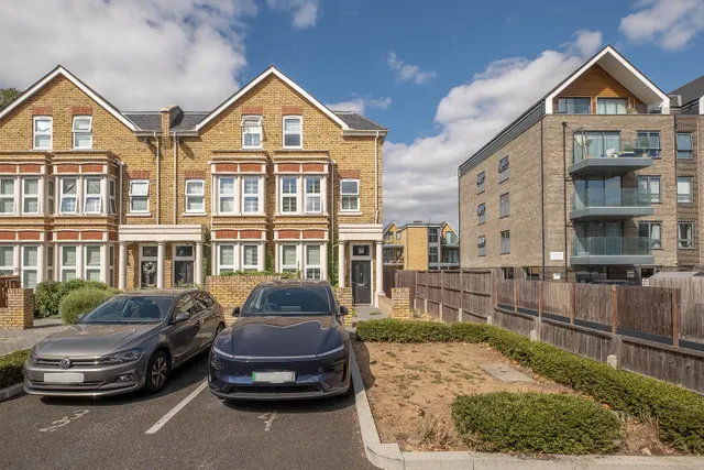 Antoinette Close, Kingston Upon Thame..., photo 1