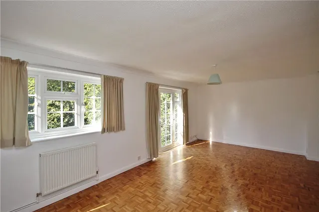 Lower Edgeborough Road, Guildford, GU1, photo 2