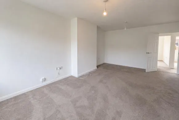 Redhorn Gardens, SN10, photo 3