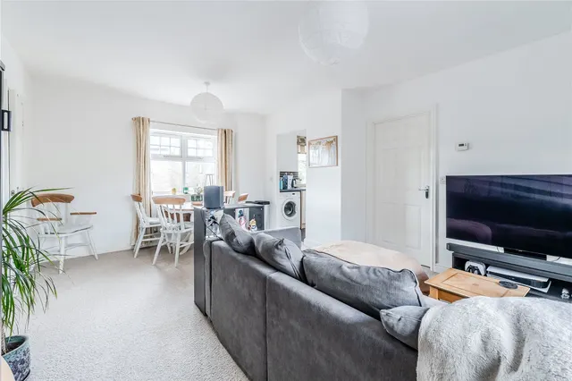 High Royds Drive, Menston, LS29, photo 2
