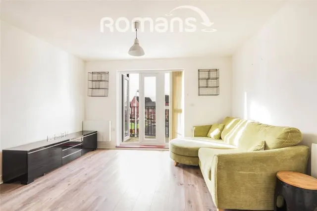 Outfield Crescent, Wokingham, RG40, photo 3