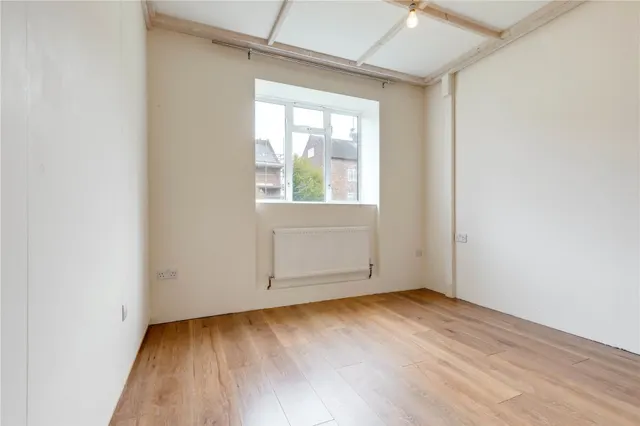 Toland Square, Roehampton, photo 2
