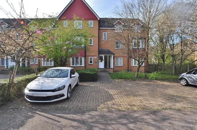 Redoubt Close, Hitchin, SG4, photo 1