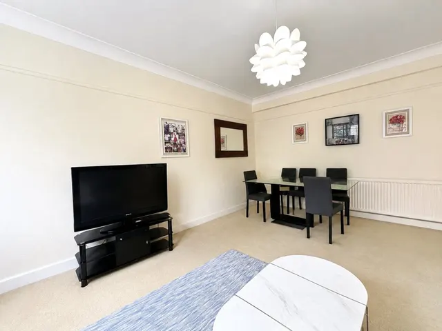 Merton Mansions, Raynes Park, photo 2