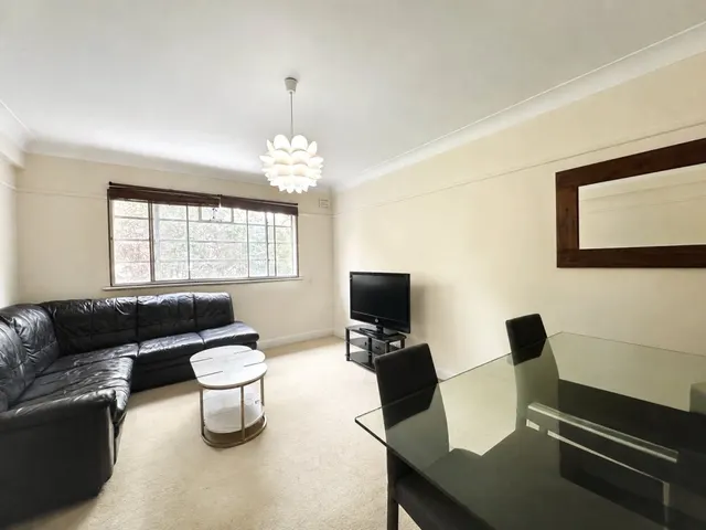 Merton Mansions, Raynes Park, photo 1