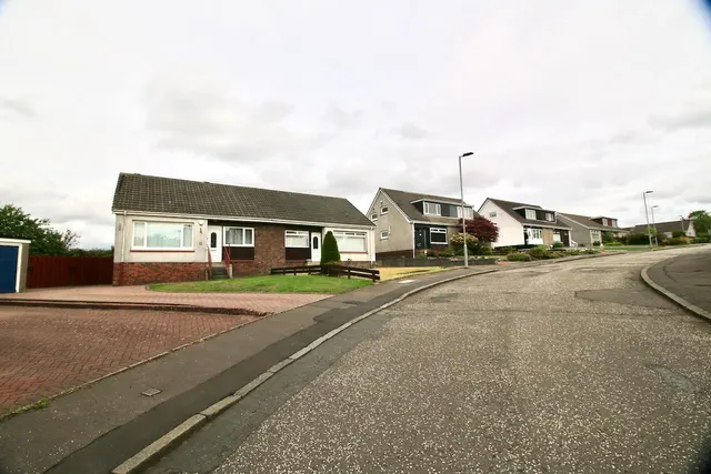 Photo 2 — Athelstane Drive, Greenfaulds, G67 4BD
