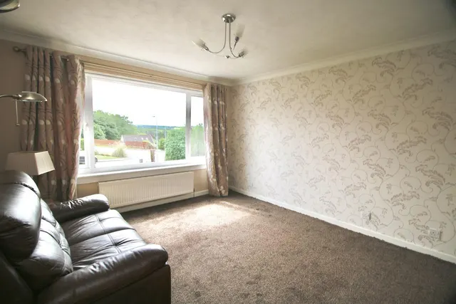 Photo 3 — Athelstane Drive, Greenfaulds, G67 4BD