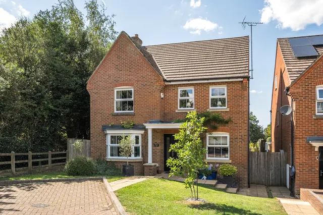 Newbery Close, Caterham, CR3, photo 1