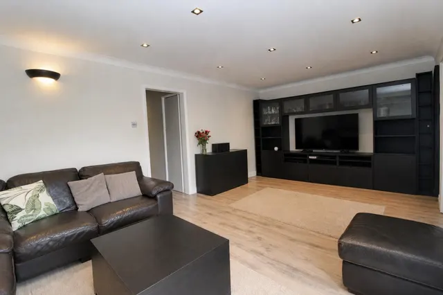 Claremont, Cheshunt, photo 3