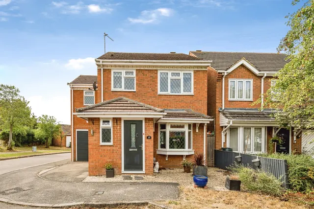 Lark Vale, Aylesbury, photo 1
