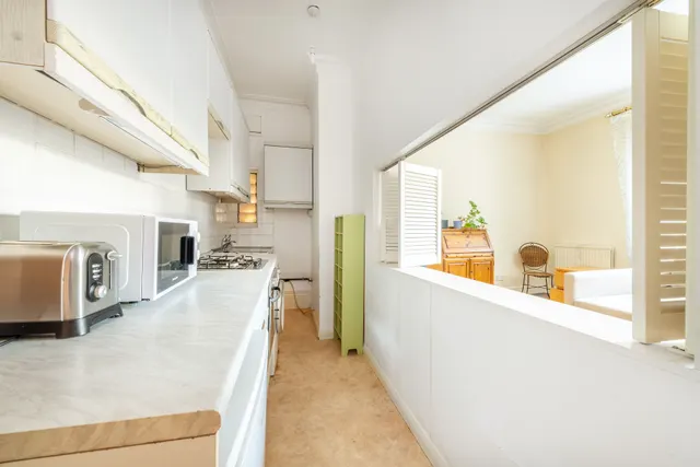 Photo 3 — Flat 4, 24 Colville Road, London