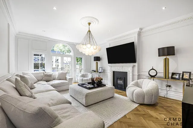 Photo 3 — Oaklands Road, Totteridge, London, N20 8BA