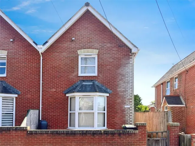 Princes Road, Freshwater, PO40, photo 1
