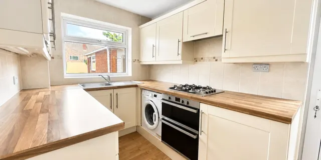 Lloyd Drive, Greasby, CH49, photo 2