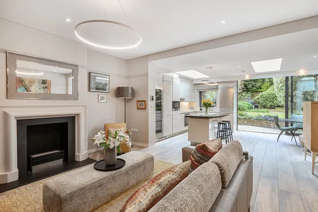 London, NW3, photo 1