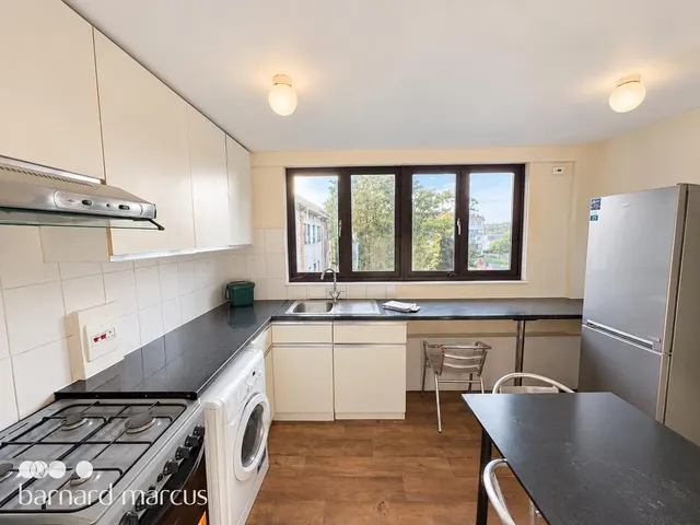 Summerwood Road, Isleworth, TW7, photo 2