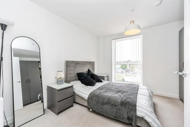 Photo 3 — Colnebank Drive, Watford