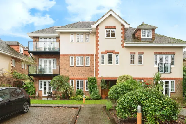 Woodham Place, Woodham, KT15, photo 1