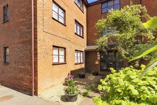 Cranbrook, Woburn Sands, MK17, photo 1