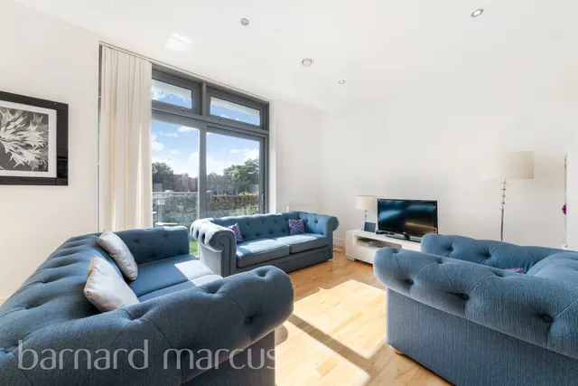 Seager Place, London, photo 1
