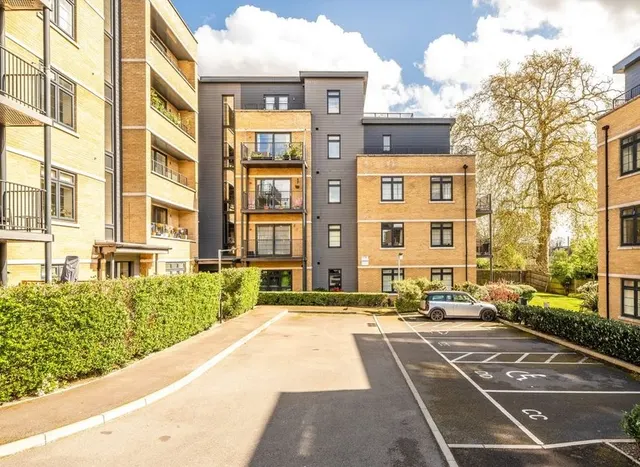 Samuelson Place, Isleworth, TW7, photo 1