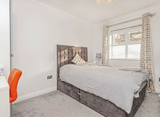 Photo 3 — Hillary Drive, Isleworth, TW7