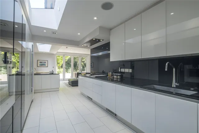 Photo 3 — Elm Tree Road, St John's Wood, London, NW8 9JX