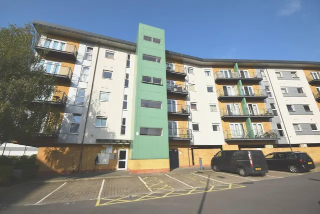 2 bedroom flat, Parkhouse Court, Hatfield, AL10