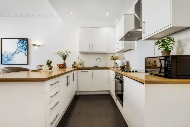 Photo 2 — Flat 5, 39 Elvaston Place, London