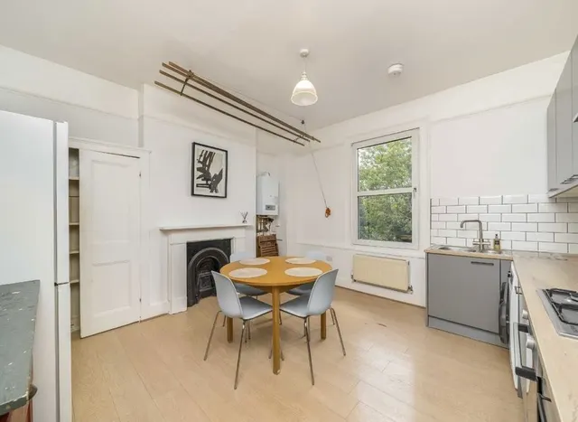 Photo 3 — Upper Tollington Park, Stroud Green, N4
