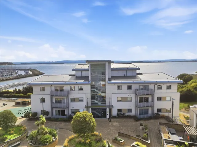 2 bedroom flat, Waterside Living with Panoramic Poole Harbour Views