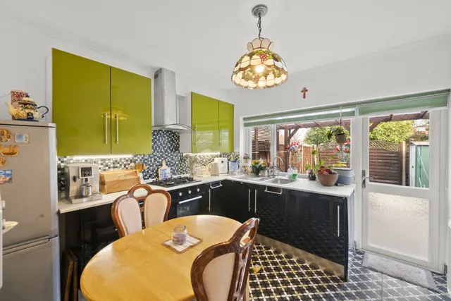 Photo 3 — Braund Avenue, Greenford, UB6 9JJ