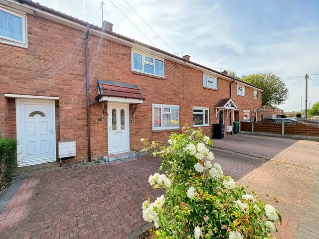 Huntington Road, New Invention, Willenhall, WV12 5LE, photo 1