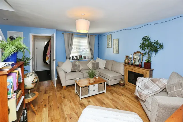 Photo 2 — Andersen Close, Whiteley, Fareham