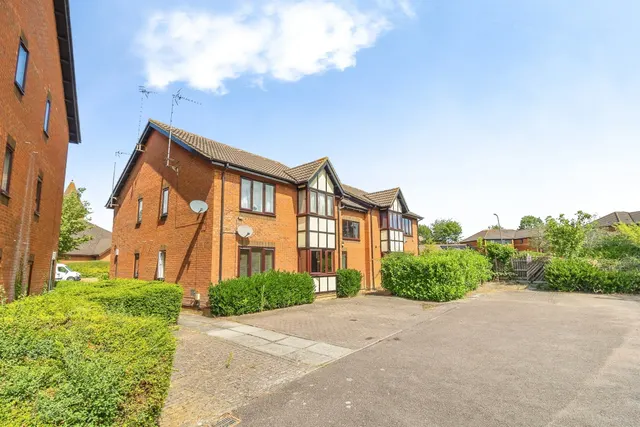 Tenterden Crescent, Kents Hill, MILTON KEYNES, photo 1
