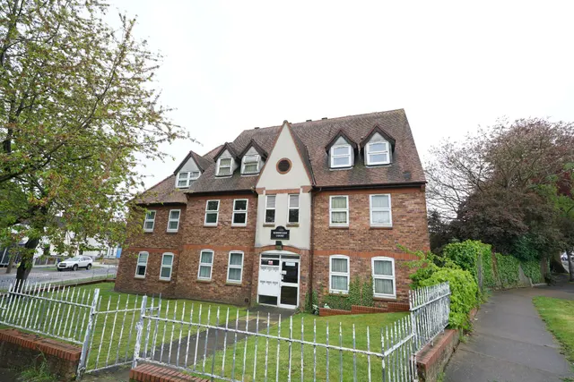 Hathaway Road, Grays, Essex, RM17 5LB, photo 1