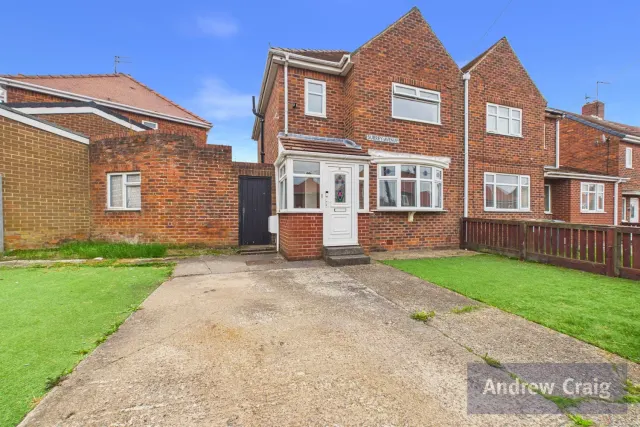 Surrey Avenue, Silksworth, SR3, photo 1