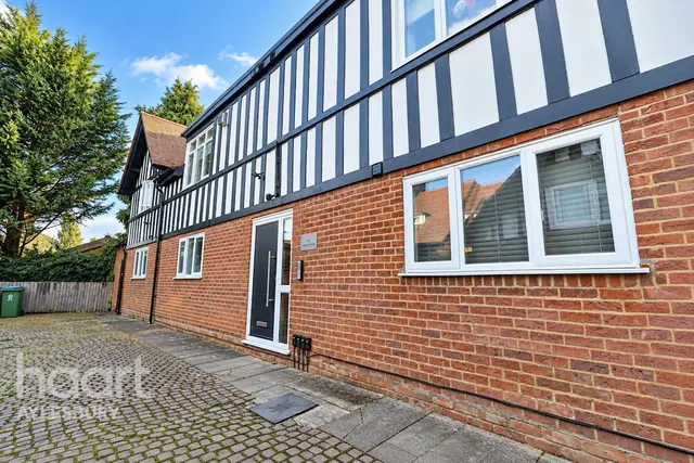 High Street, Aylesbury, HP22, photo 2