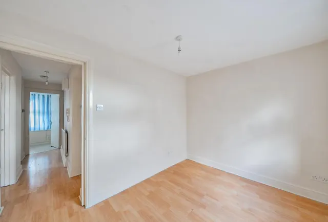 London Road, Mitcham, CR4, photo 3