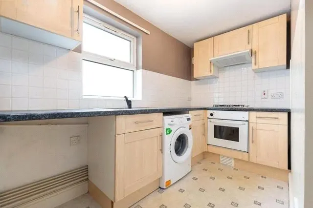 London Road, Mitcham, CR4 3HD, photo 1
