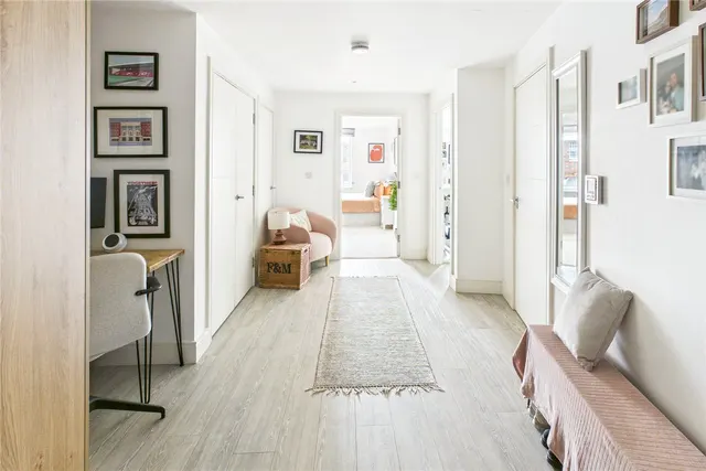 Gaumont Place, London, SW2, photo 1
