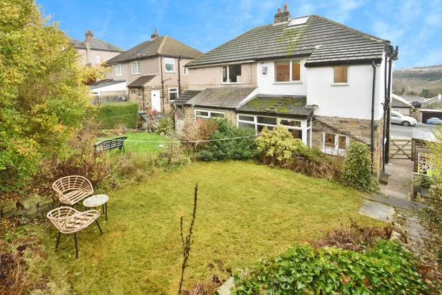 St. Aidans Road, Baildon, Shipley, photo 1
