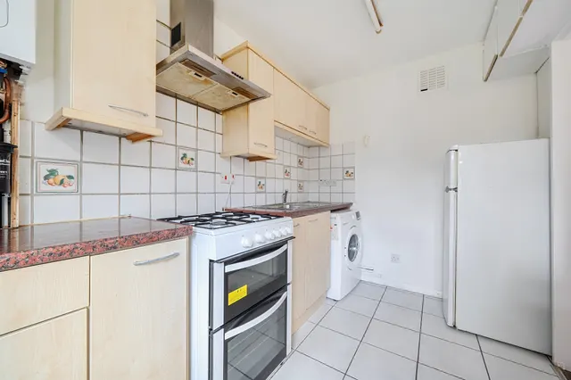 Photo 3 — Bycullah Road, Enfield